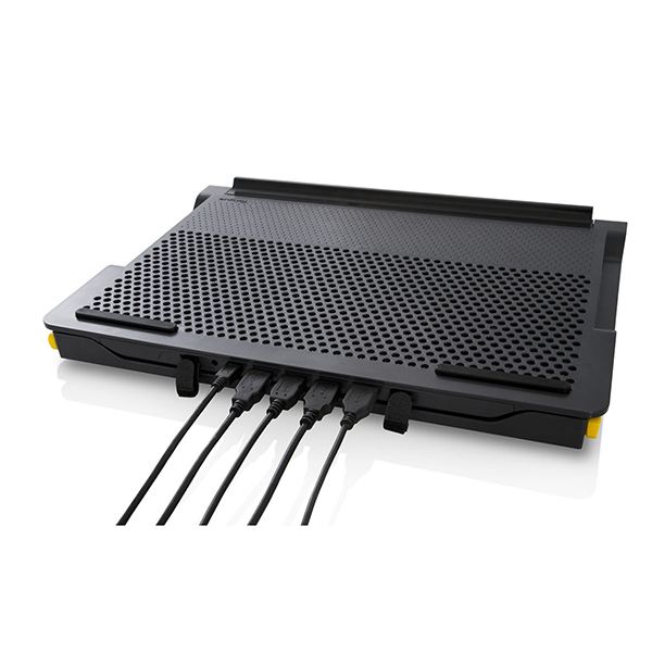 Targus Enfriamiento 17" Chill MAT - 4 Port HUB - AWE81US